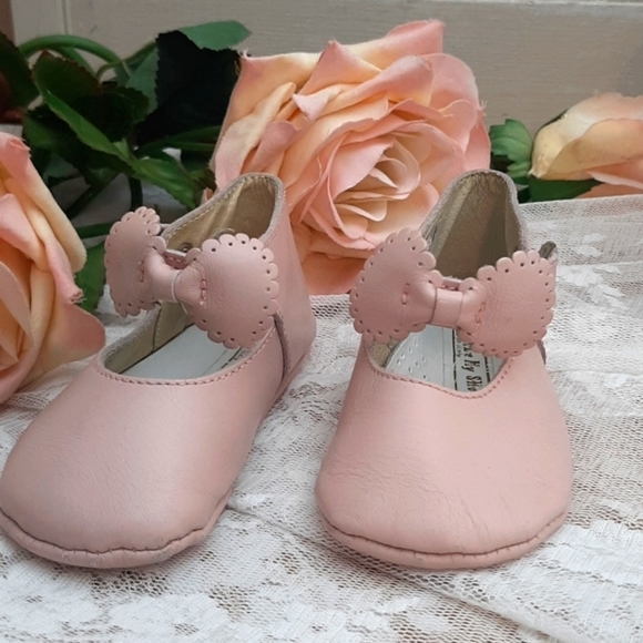 Pink bow baby shoes Buckle my Shoe - Picture 2 of 11